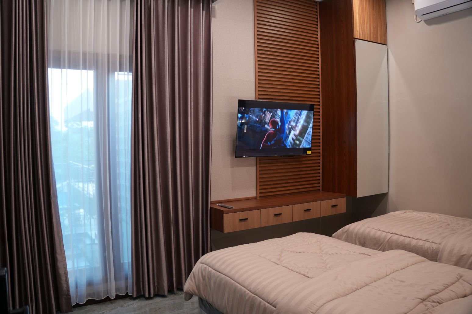 Deluxe Room 4